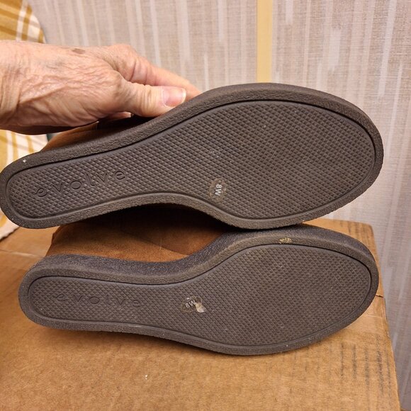 Easy Spirit "Evolve" Ankle Bootie - Size 8W - Picture 6 of 6